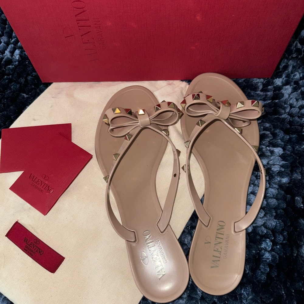 Valentino Sandals 💕